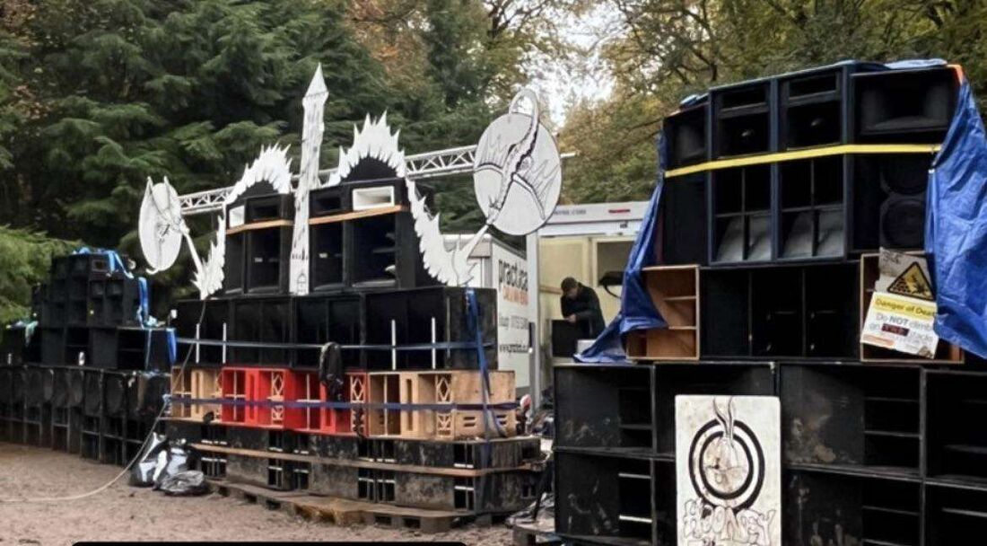 Speakers pointed away from the centre of the site