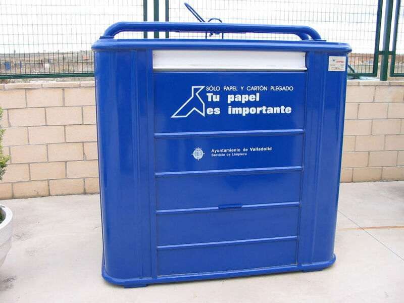 Closed round container for glass recycling